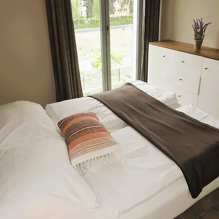 度假居 Luxury For 20 People