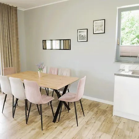 度假居 Luxury For 20 People